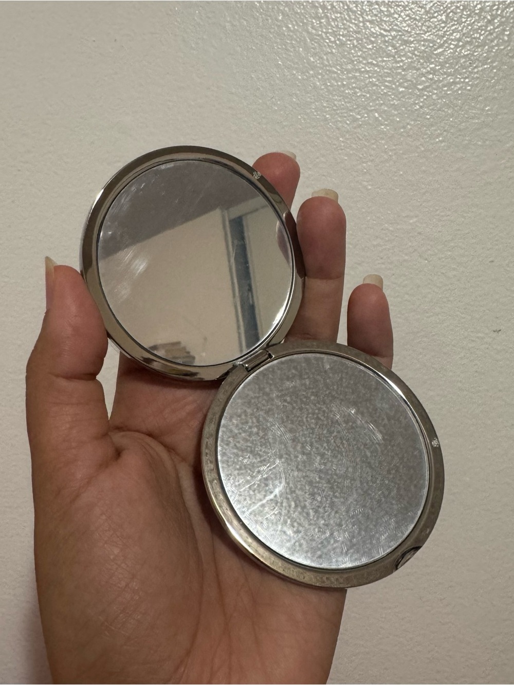 Rhode Compact Mirror - Picture 4 of 5